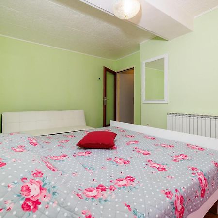 דראמליי Apartments And Room Mirjana מראה חיצוני תמונה