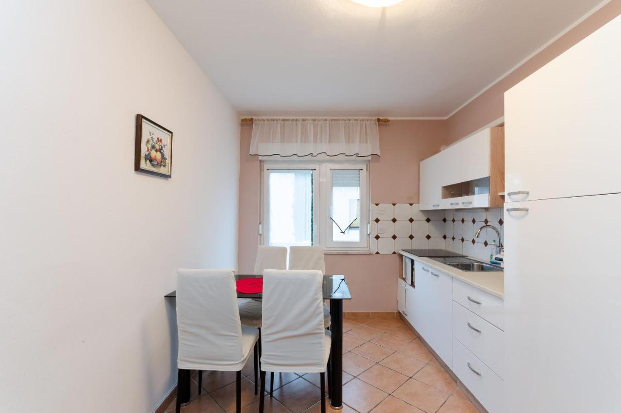 דראמליי Apartments And Room Mirjana מראה חיצוני תמונה