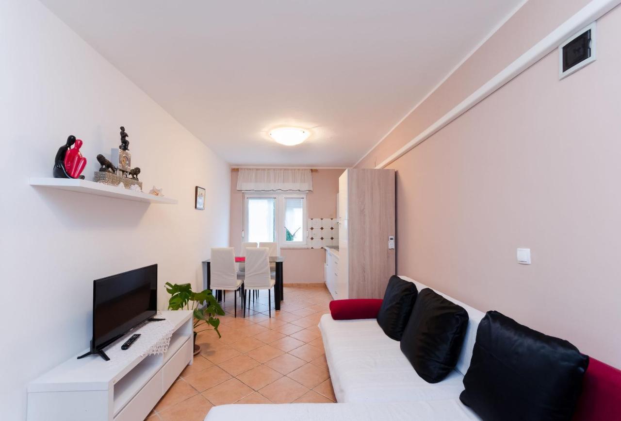 דראמליי Apartments And Room Mirjana מראה חיצוני תמונה