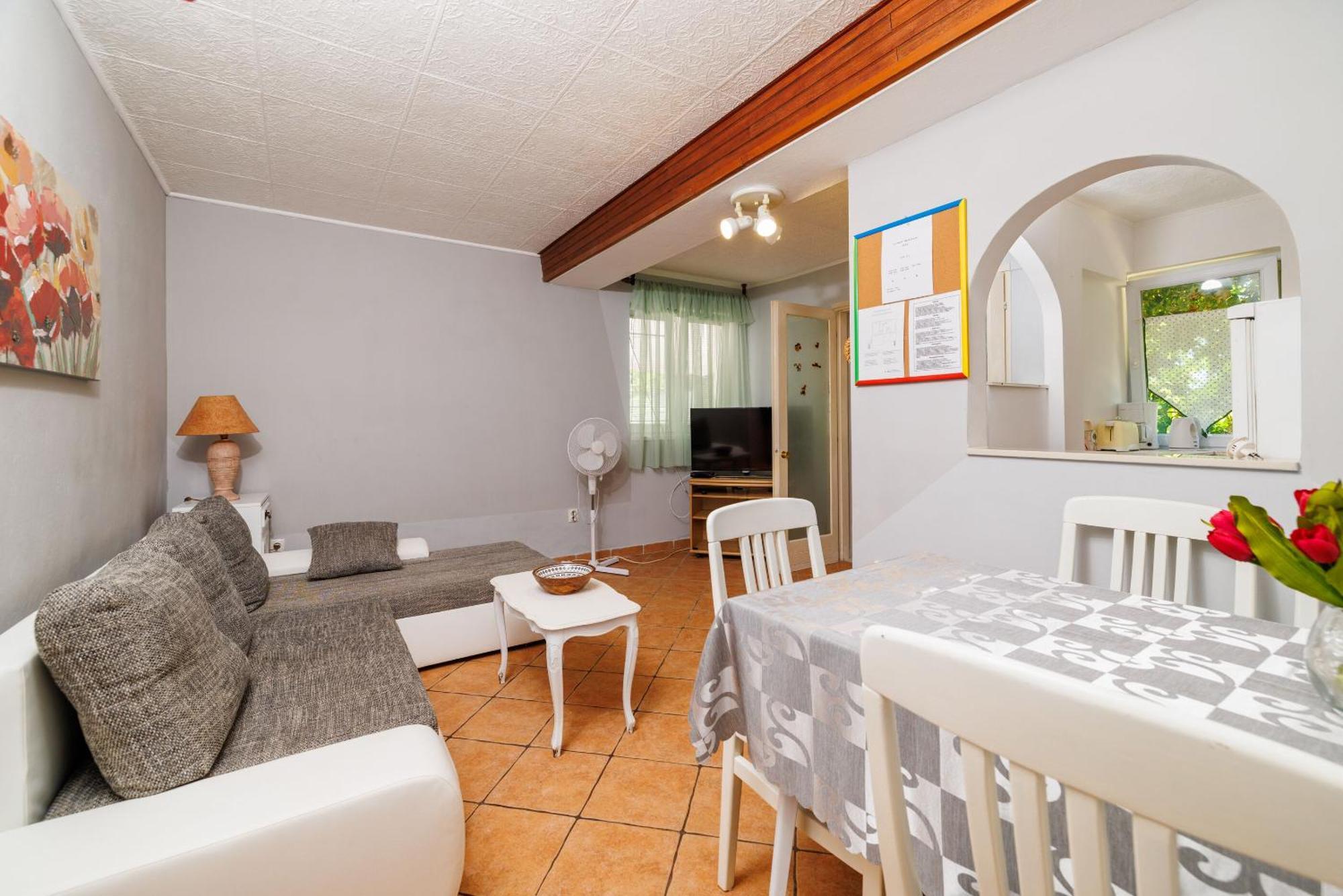 דראמליי Apartments And Room Mirjana מראה חיצוני תמונה