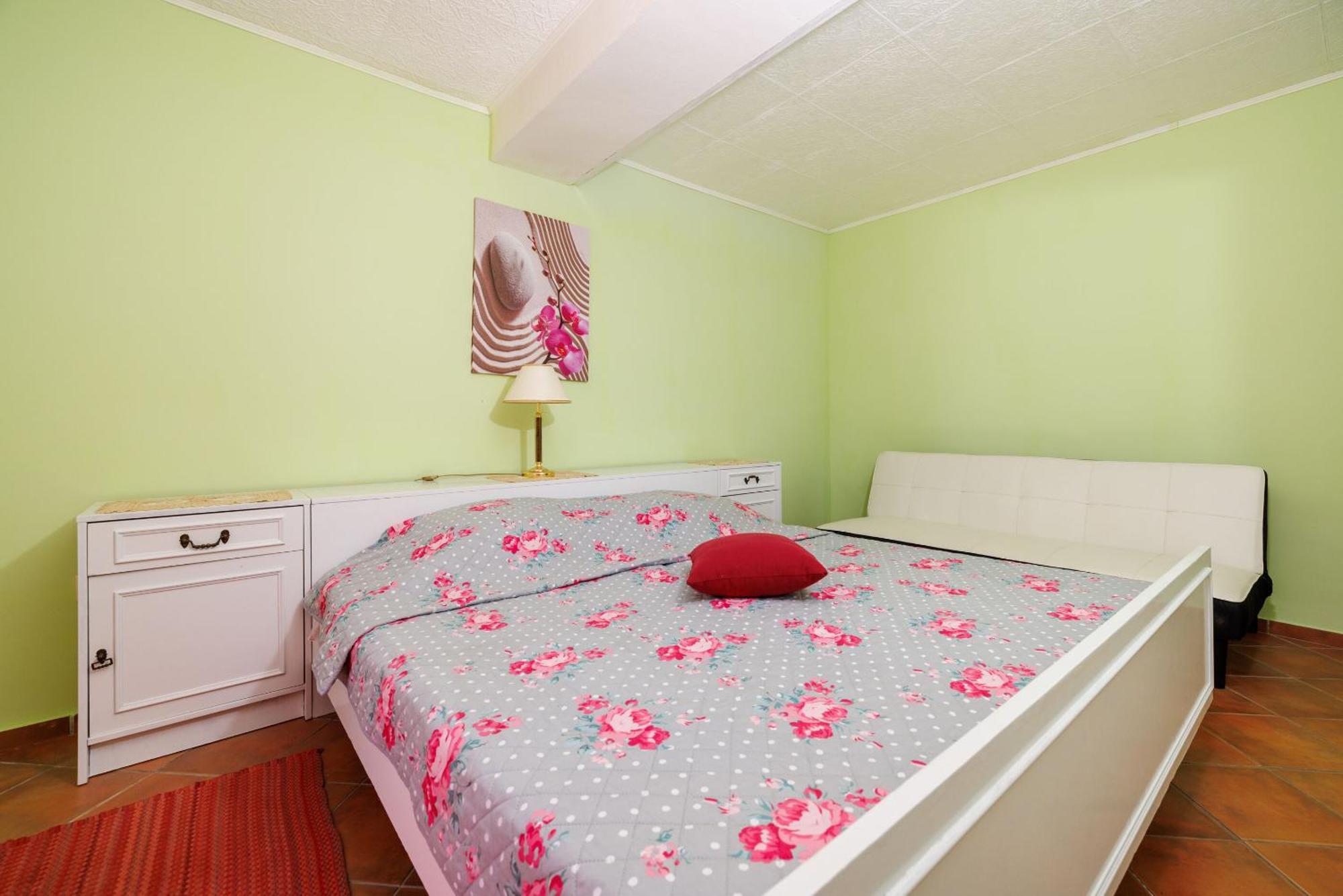 דראמליי Apartments And Room Mirjana מראה חיצוני תמונה