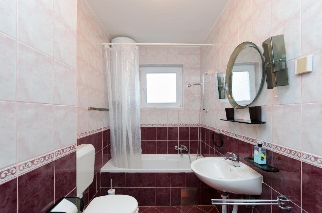 דראמליי Apartments And Room Mirjana מראה חיצוני תמונה
